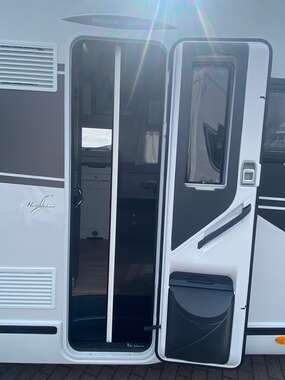 Benimar-tessoro-cocoon-468-automaat-NAK-face a face-twinbedden-170pk-motorhome-camper-mobilhome (7) -  - Benimar Cocoon 468 NAK Special Edition