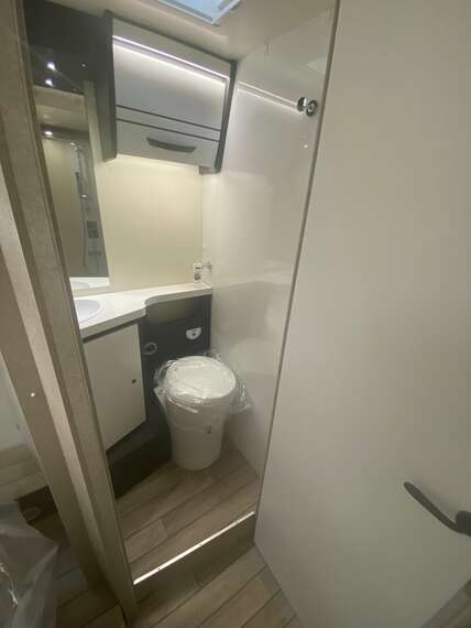 McLouis-avantgarde-sovereign-carat-381-nieuw-motorhome-camper-mobilhome-huren-kopen-mc4 (8) -  - McLouis Avantgarde 381 - Fiat