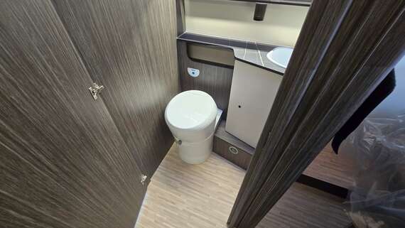 mclouis-carat-879-integraal-motorhome-campervan-van-mobilhome-camper (11) -  - McLouis Carat 879