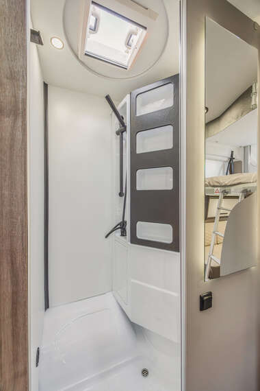 benimar-cocoon-tessoro-425-stapelbed-motorhome-mobilhome-camper (14) -  - Benimar Cocoon 425