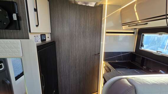mclouis-carat-879-integraal-motorhome-campervan-van-mobilhome-camper (6) -  - McLouis Carat 879