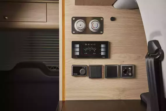 Bravia-mobil-campervan-van-peugeot-mercedes-MAN-495-680-699-636-599-trend-editie30-Swan-westvlaanderen-veurne-northseamotorhomes (12) -  - Bravia Mobil Swan 495