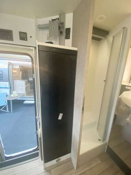 McLouis-avantgarde-sovereign-carat-381-nieuw-motorhome-camper-mobilhome-huren-kopen-mc4 (26) -  - McLouis Avantgarde 381 - Fiat
