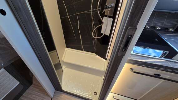 mclouis-carat-879-integraal-motorhome-campervan-van-mobilhome-camper (9) -  - McLouis Carat 879