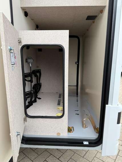 Avantgarde-Slim-337-mclouis-camper-motorhome-mobilhome-veurne-northsea (5) -  - McLouis Avantgarde Slim 337