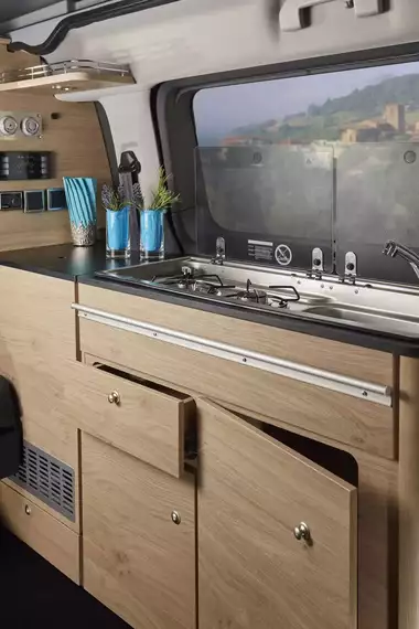 Bravia-mobil-campervan-van-peugeot-mercedes-MAN-495-680-699-636-599-trend-editie30-Swan-westvlaanderen-veurne-northseamotorhomes (14) -  - Bravia Mobil Swan 495